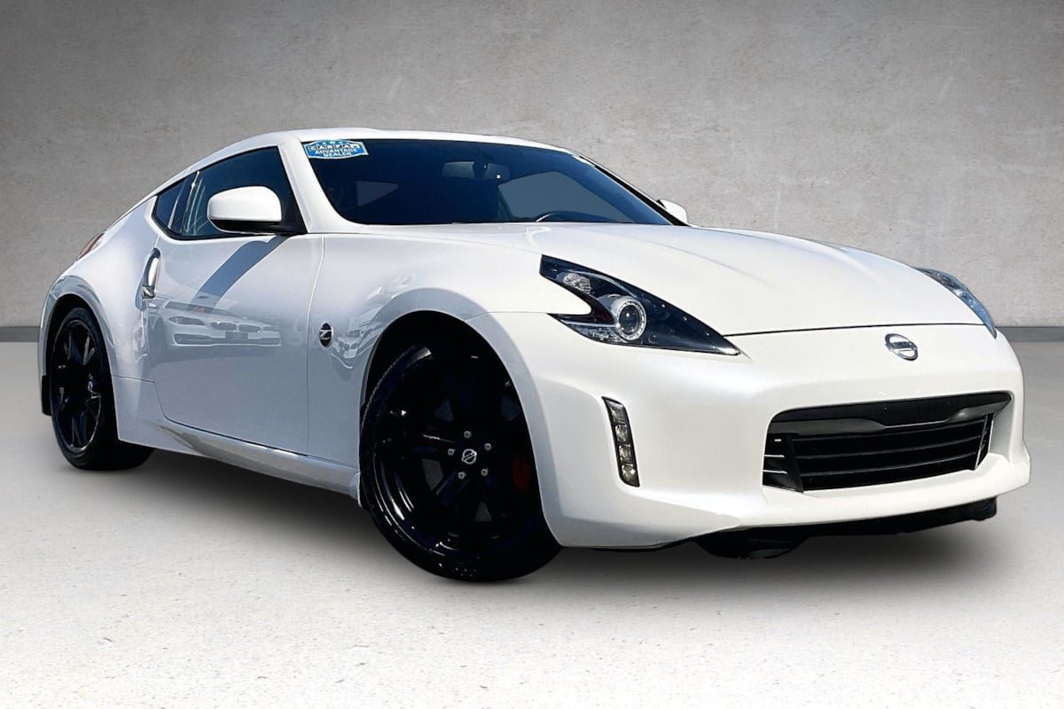 Used 2020 Nissan 370Z Coupe RWD image 2