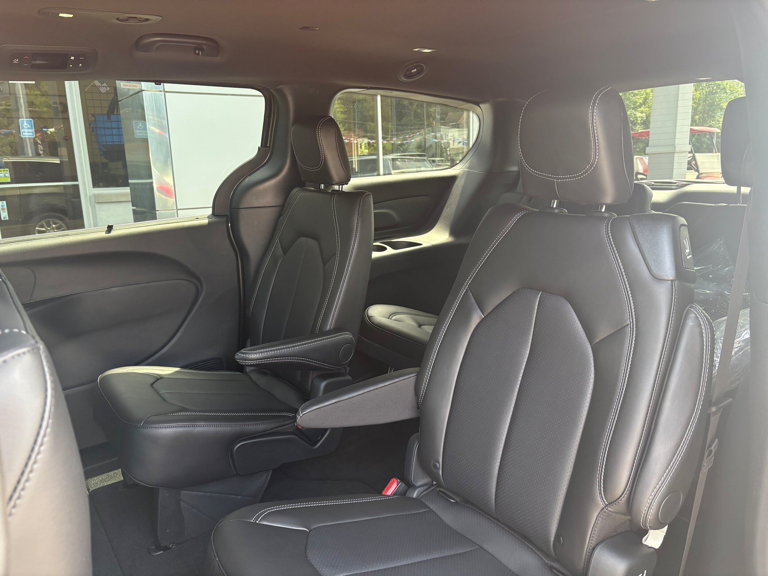 New 2027 Chrysler Pacifica Select FWD image 13