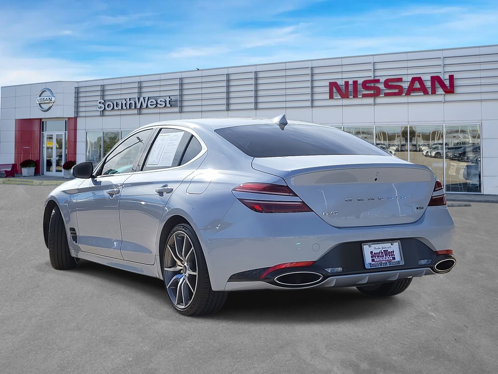 Used 2022 Genesis G70 3.3T image 9