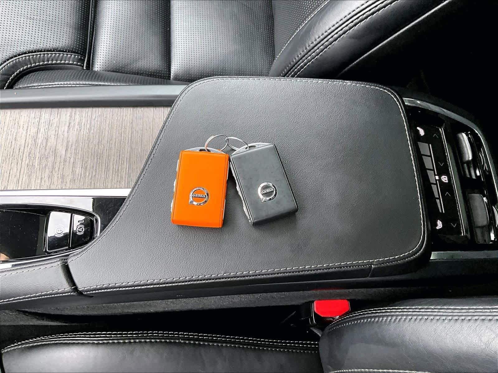 Used 2023 Volvo XC90 B6 Ultimate w/ Protection Package Premier image 13
