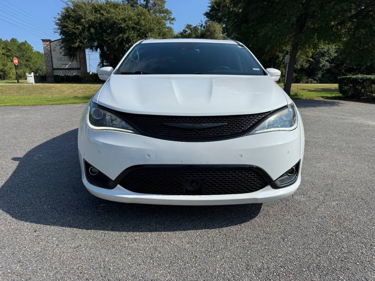 Used 2019 Chrysler Pacifica Limited w/ Advanced Safetytec Group FWD image 27