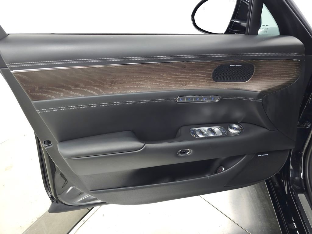 Used 2023 Genesis G90 3.5T AWD/4WD image 17
