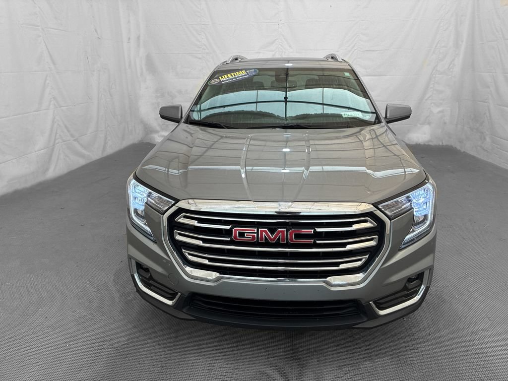 Used 2023 GMC Terrain SLT w/ Infotainment Package II AWD/4WD image 2