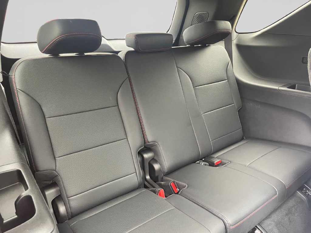 Used 2024 Chevrolet Traverse RS AWD/4WD image 14