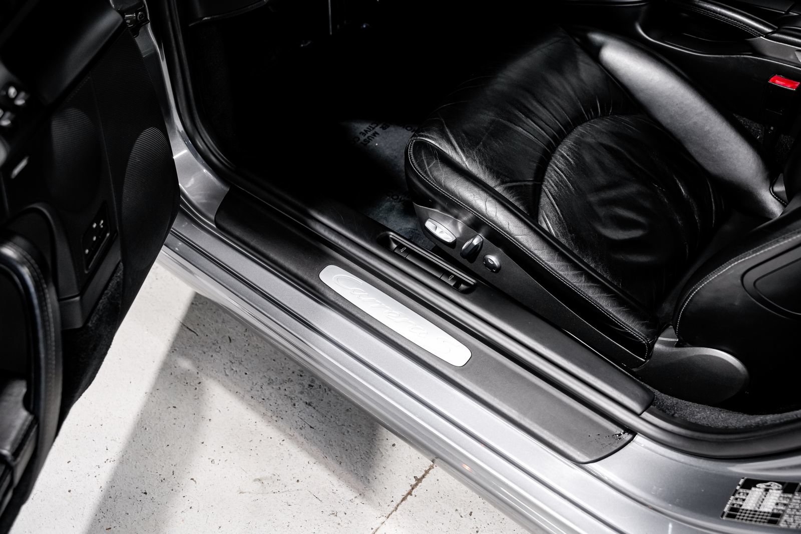 Used 2005 Porsche 911 Carrera S RWD image 21