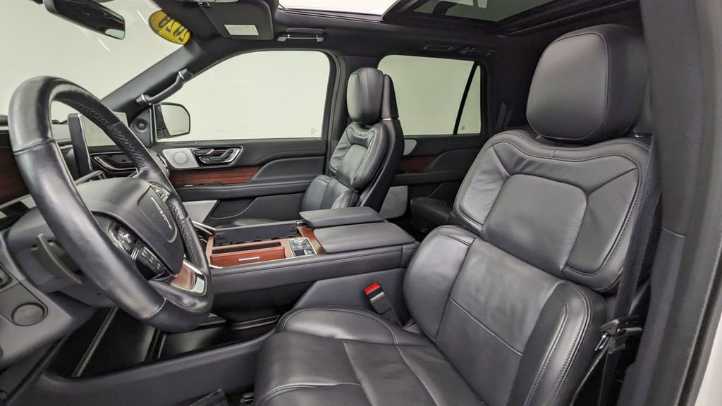Used 2023 Lincoln Navigator L Reserve w/ Equipment Group 201A image 2