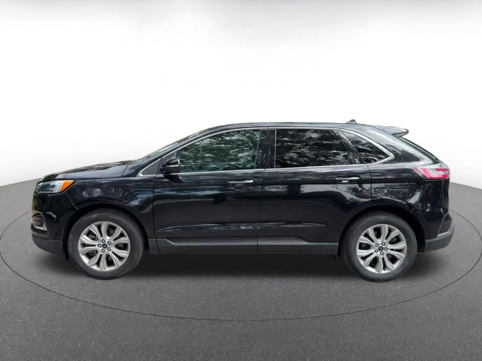 Used 2022 Ford Edge Titanium w/ Equipment Group 301A AWD/4WD image 7