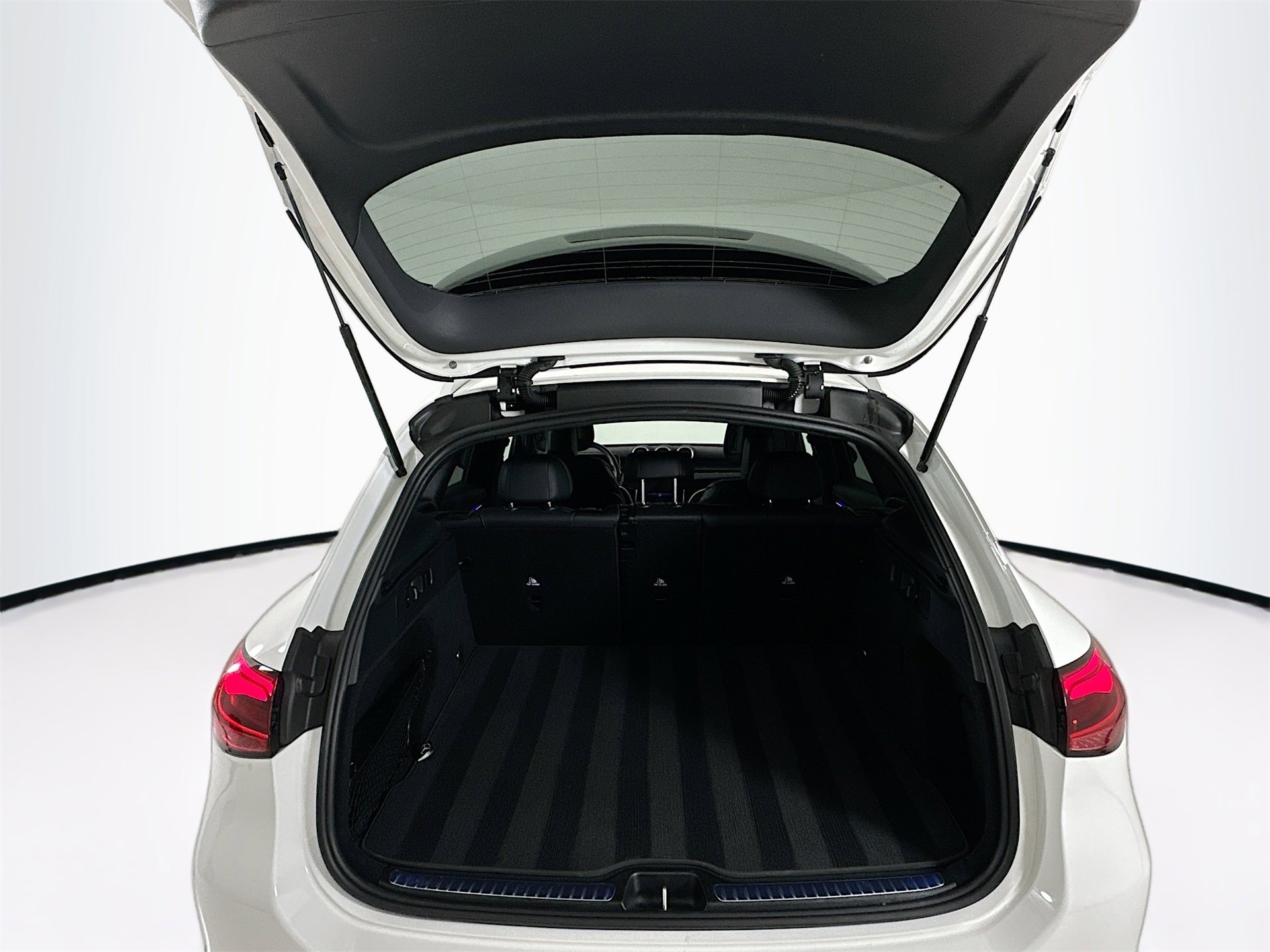 Certified 2025 Mercedes-Benz GLC 300 image 28