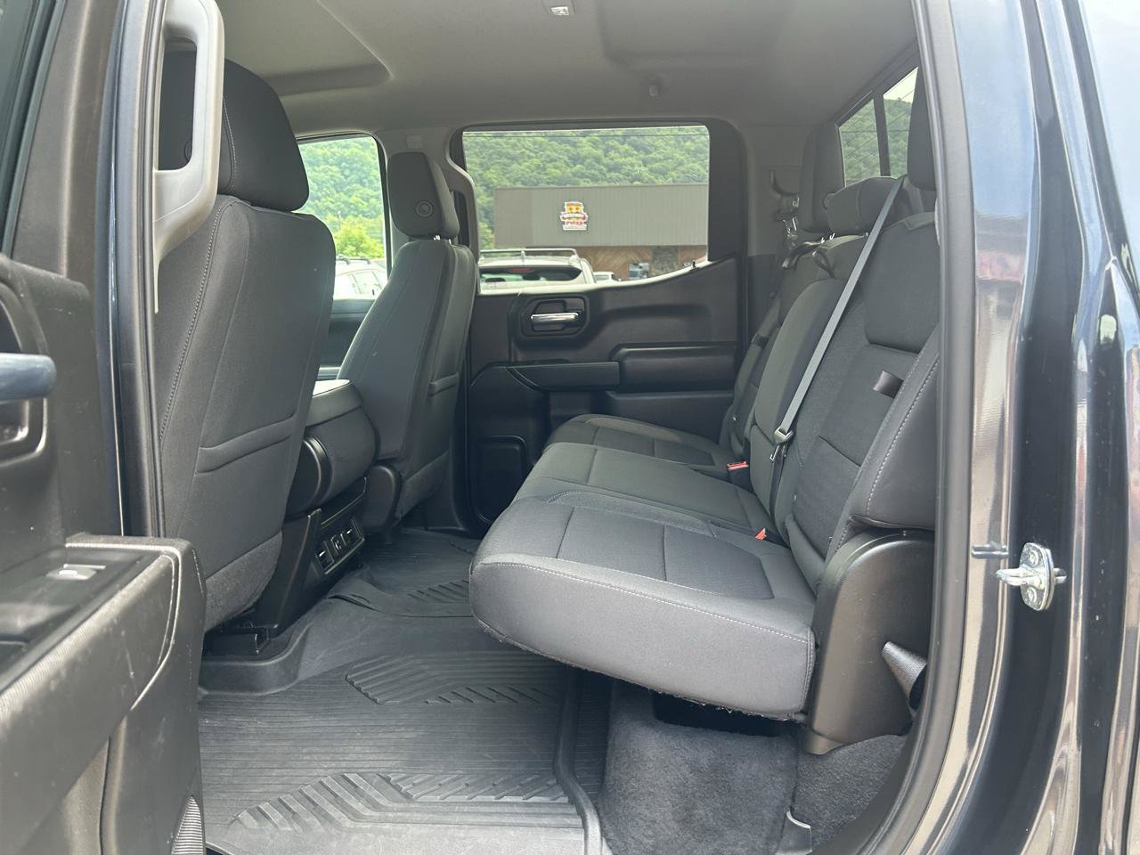 Used 2022 Chevrolet Silverado 1500 LT AWD/4WD image 29
