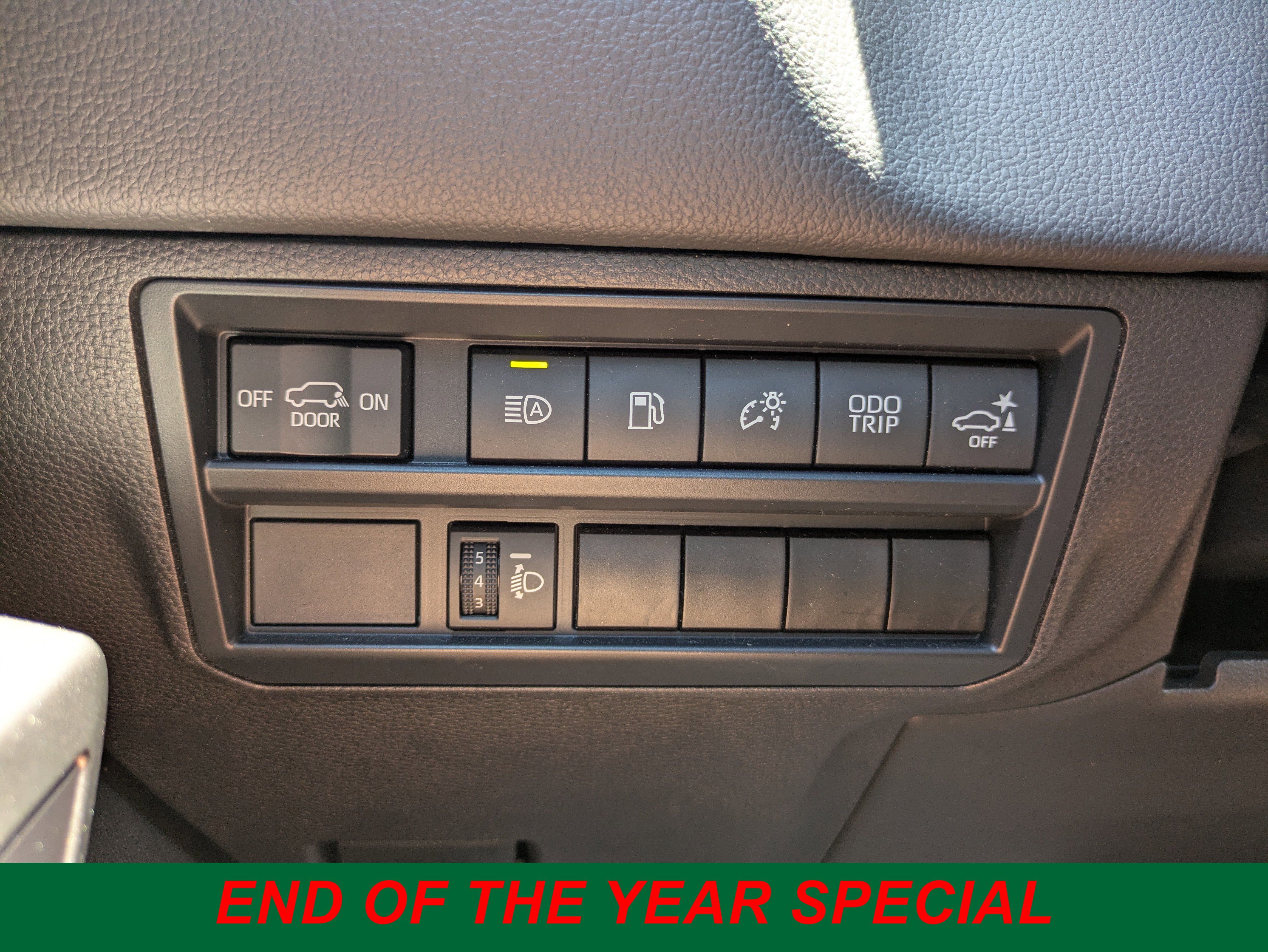 Certified 2025 Toyota Sequoia SR5 image 26