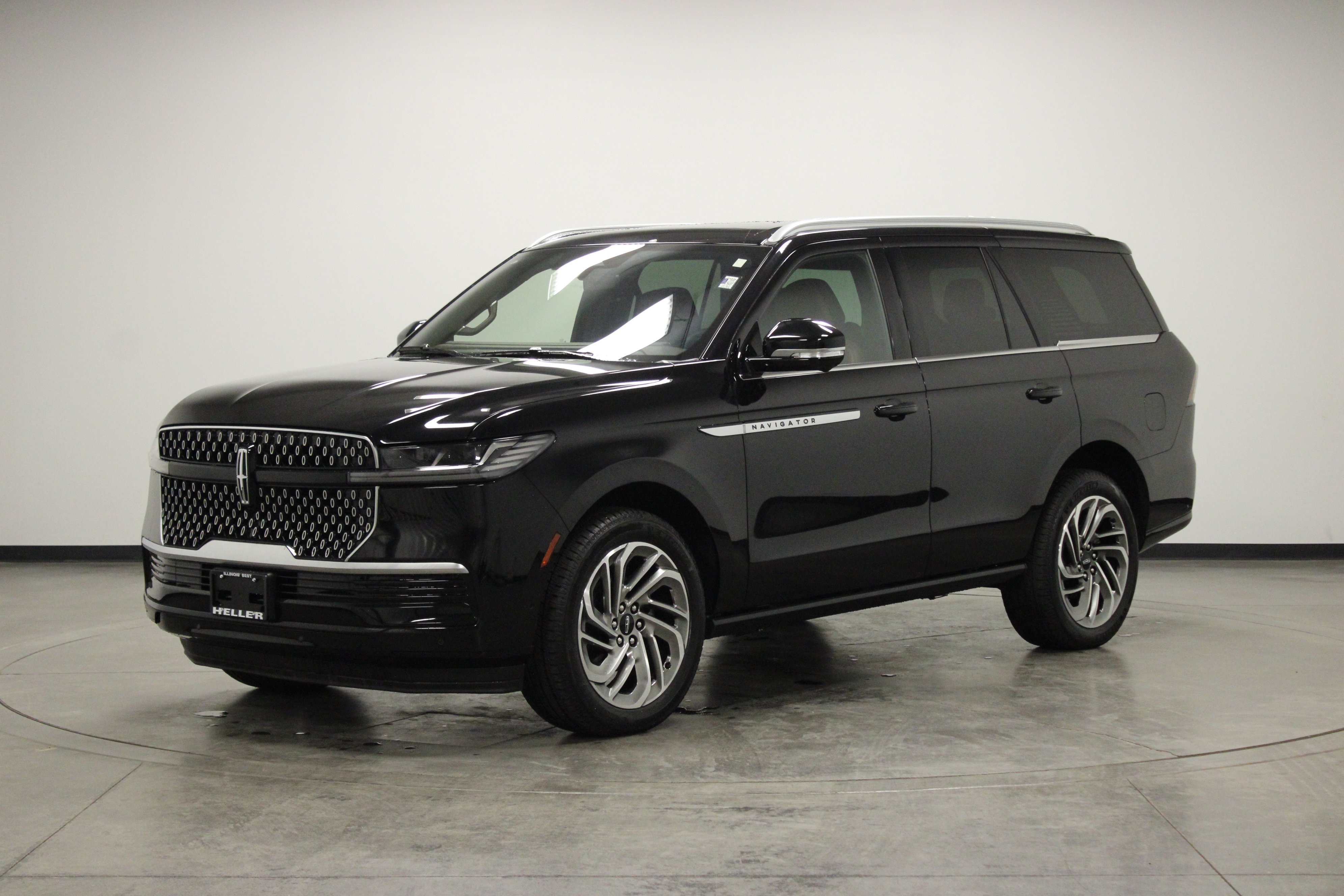 Used 2025 Lincoln Navigator Reserve image 4