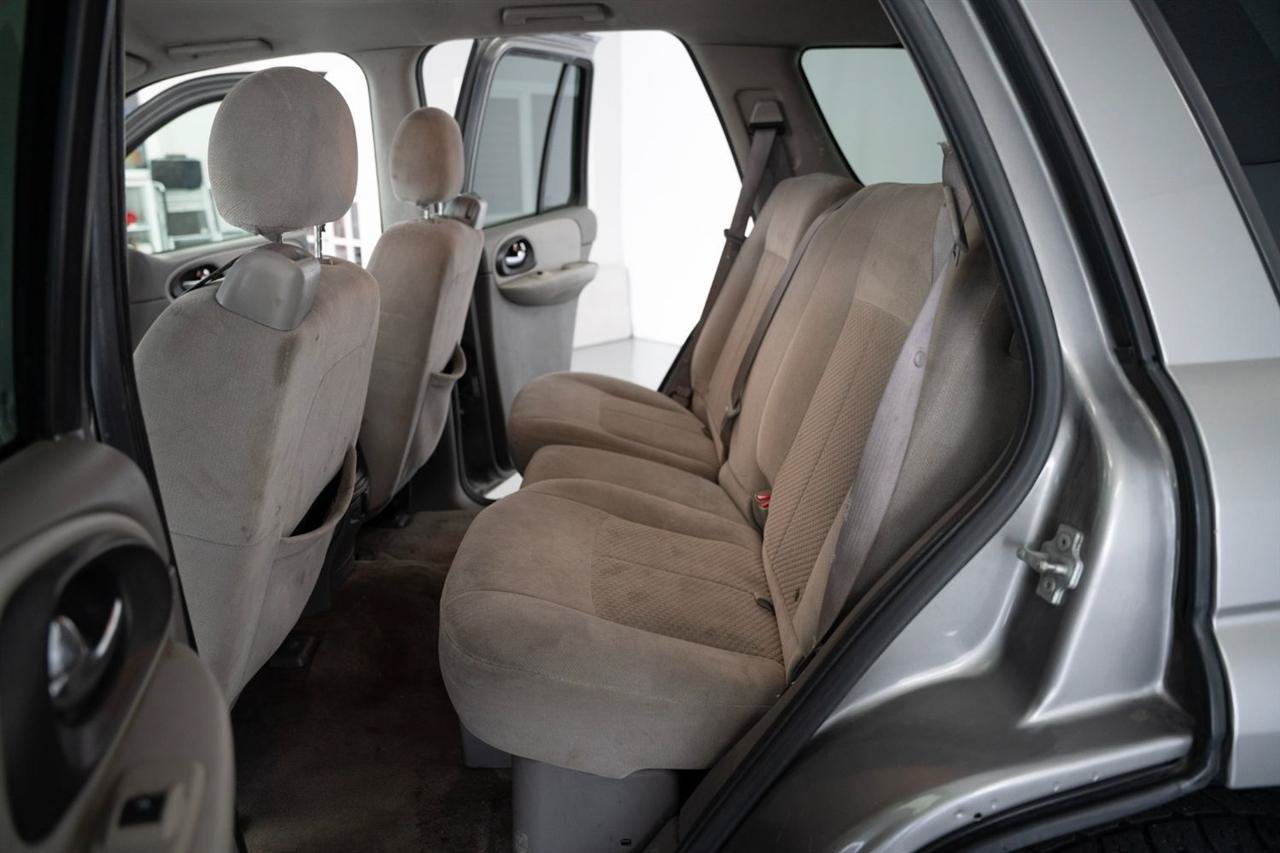 Used 2007 Chevrolet TrailBlazer LS w/ LS Preferred Equipment Group AWD/4WD image 16