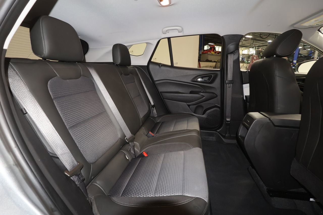 Certified 2025 Chevrolet Trax LT image 25