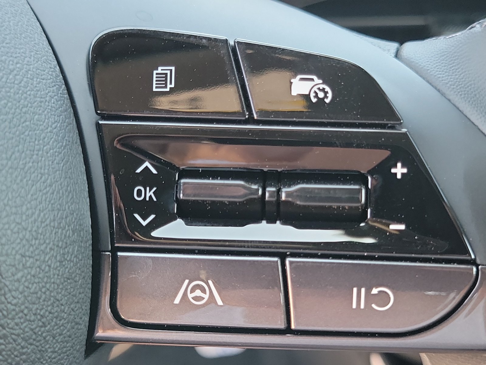 New 2026 Hyundai Elantra Sport FWD image 9