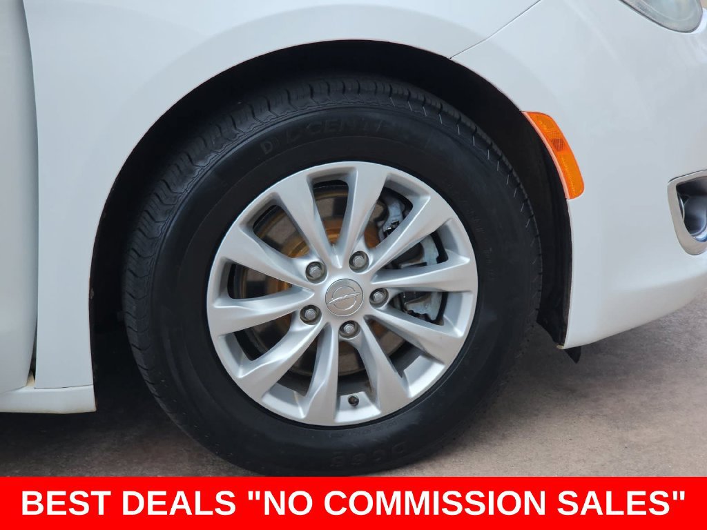 Used 2018 Chrysler Pacifica Touring-L FWD image 39