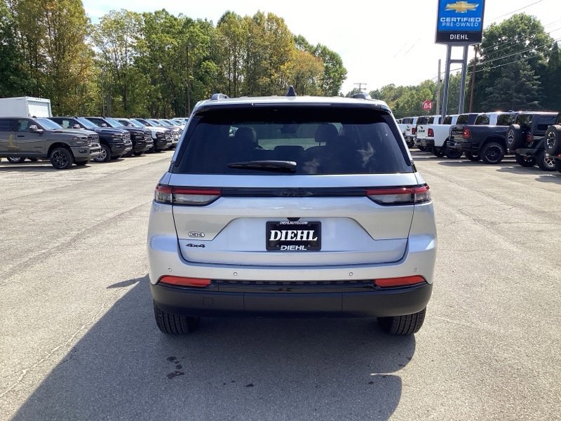 New 2025 Jeep Grand Cherokee Altitude image 6