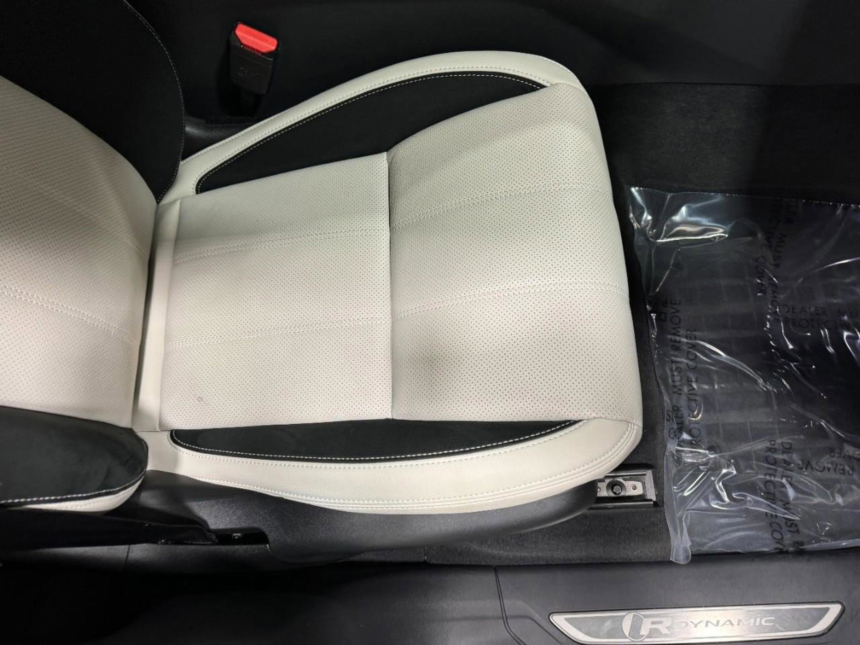 Used 2023 Land Rover Range Rover Velar R-Dynamic S image 17