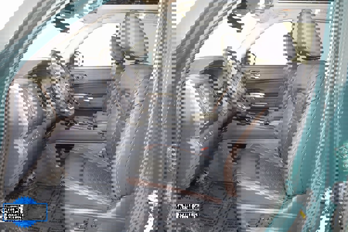 Used 2024 Nissan Pathfinder Platinum w/ Cargo Package image 12