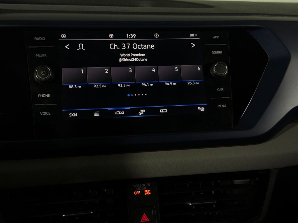 Used 2022 Volkswagen Taos SE w/ Panoramic Sunroof Package FWD image 17