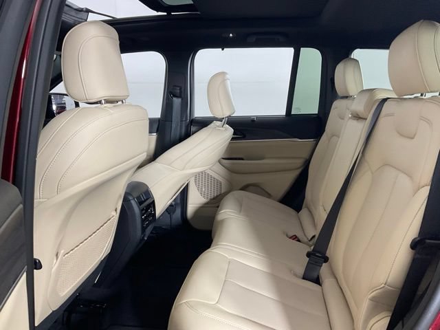 Used 2024 Jeep Grand Cherokee Limited w/ Luxury Tech Group II AWD/4WD image 33
