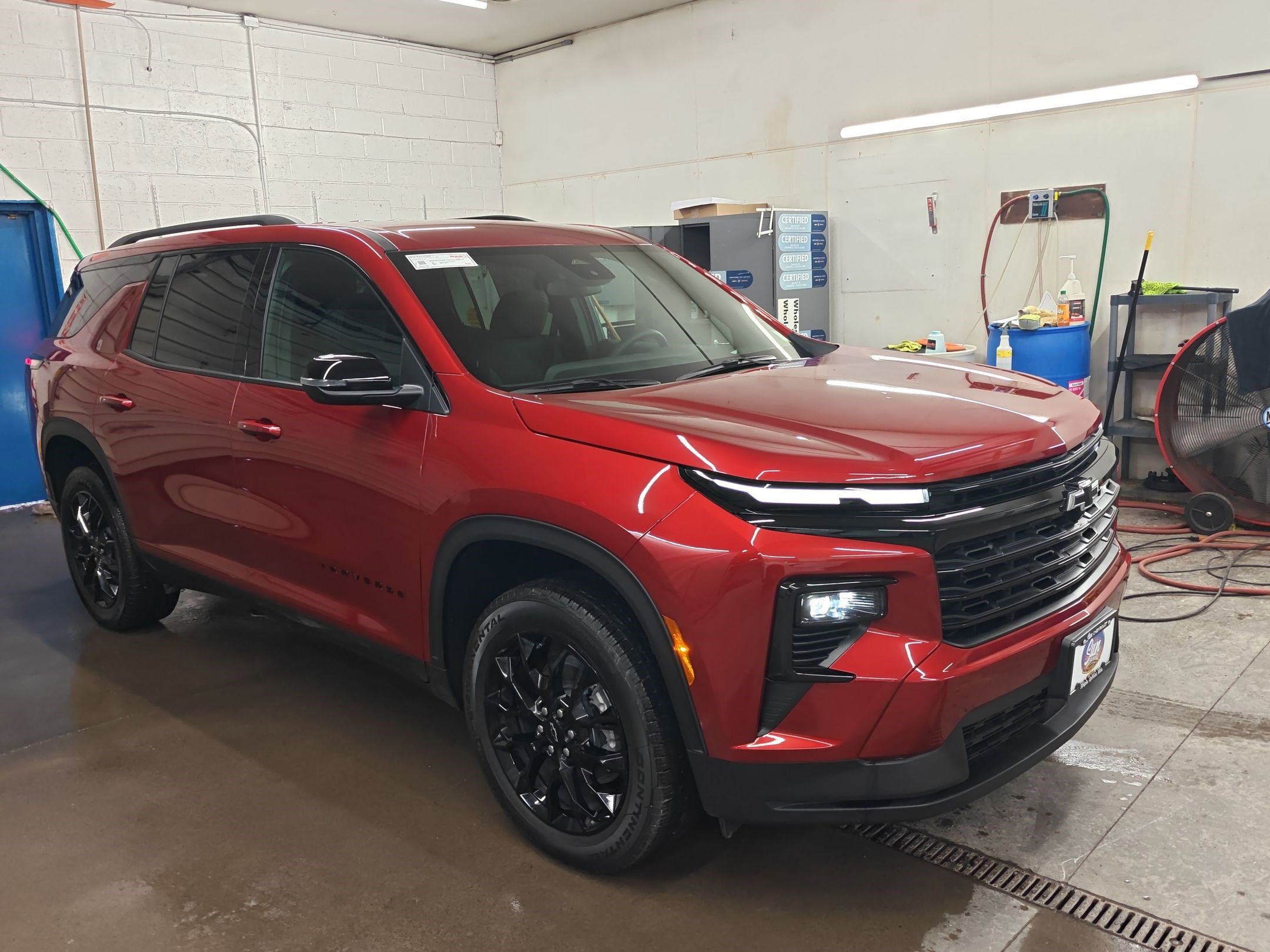 Used 2025 Chevrolet Traverse LT w/ Midnight/Sport Edition image 7