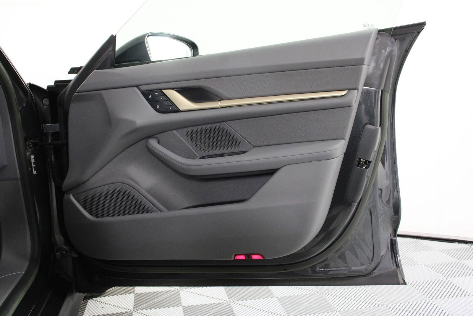 Certified 2023 Porsche Taycan image 23