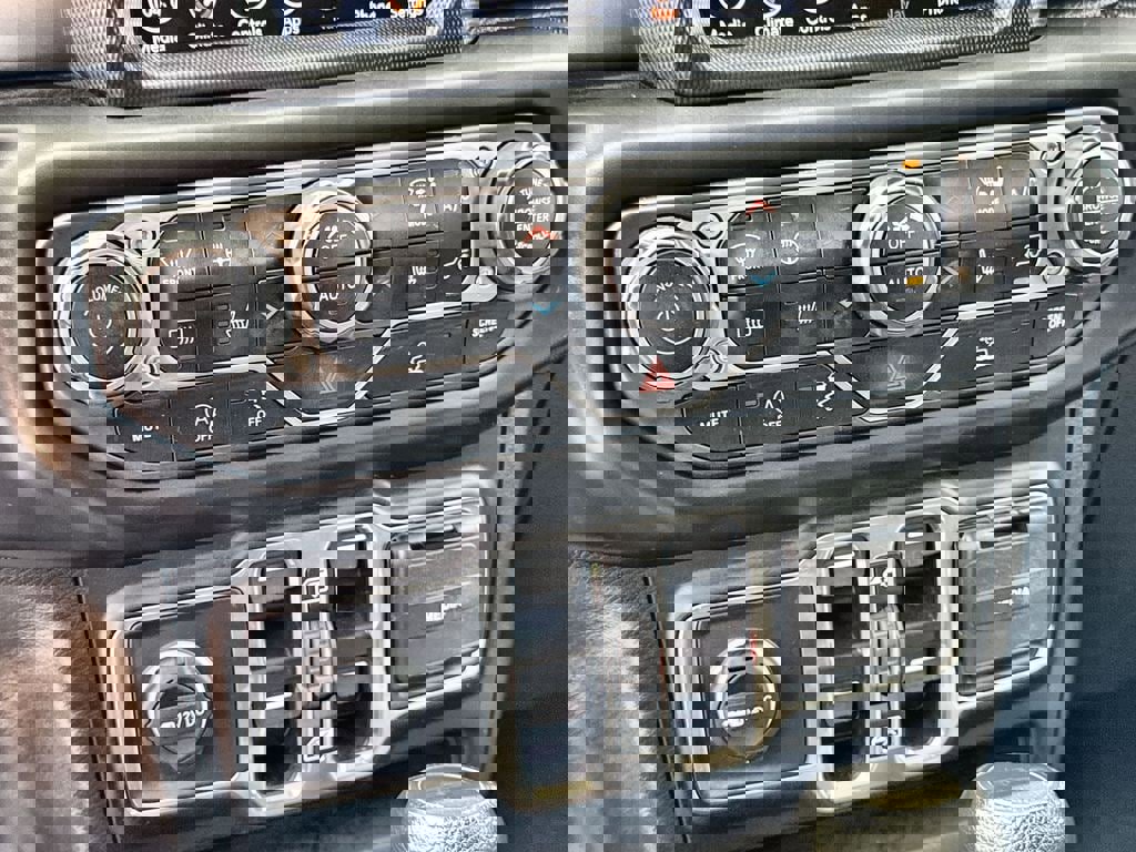 Used 2023 Jeep Gladiator Willys image 22