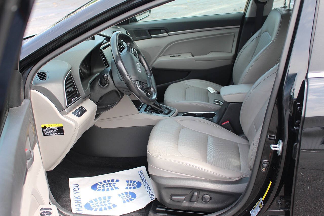 Used 2017 Hyundai Elantra Limited FWD image 7