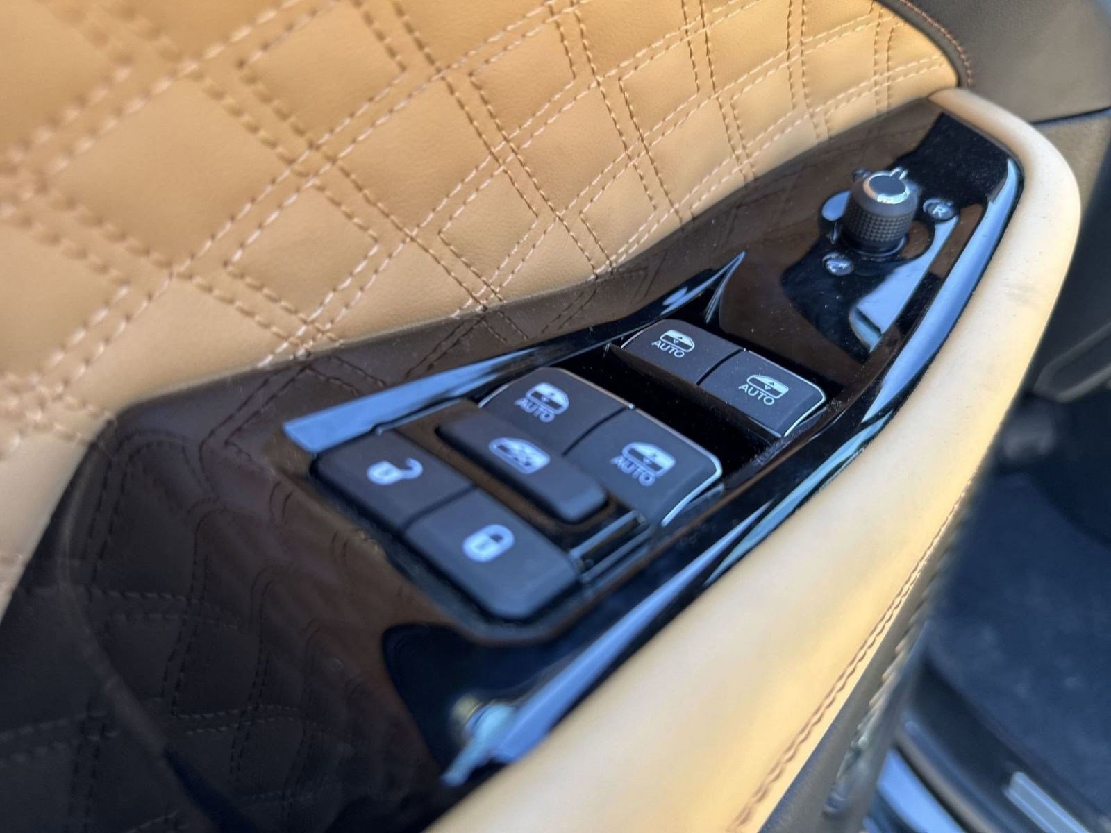 New 2025 Jeep Grand Cherokee Summit w/ Luxury Tech Group V image 9