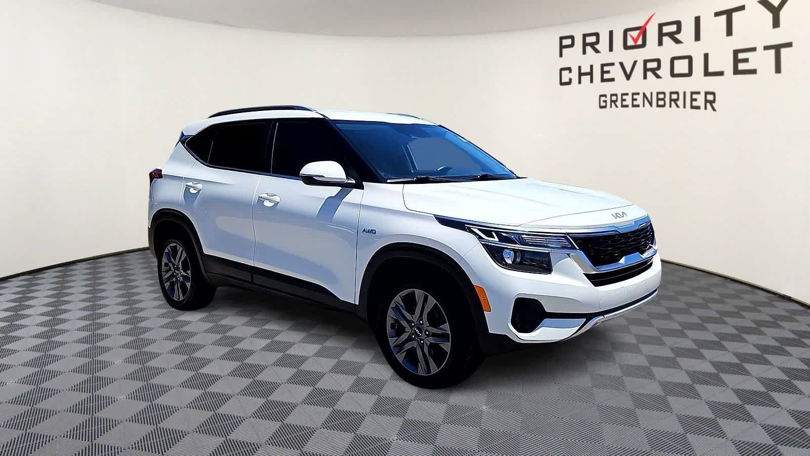 Used 2023 Kia Seltos S w/ Navigation Package AWD/4WD image 2