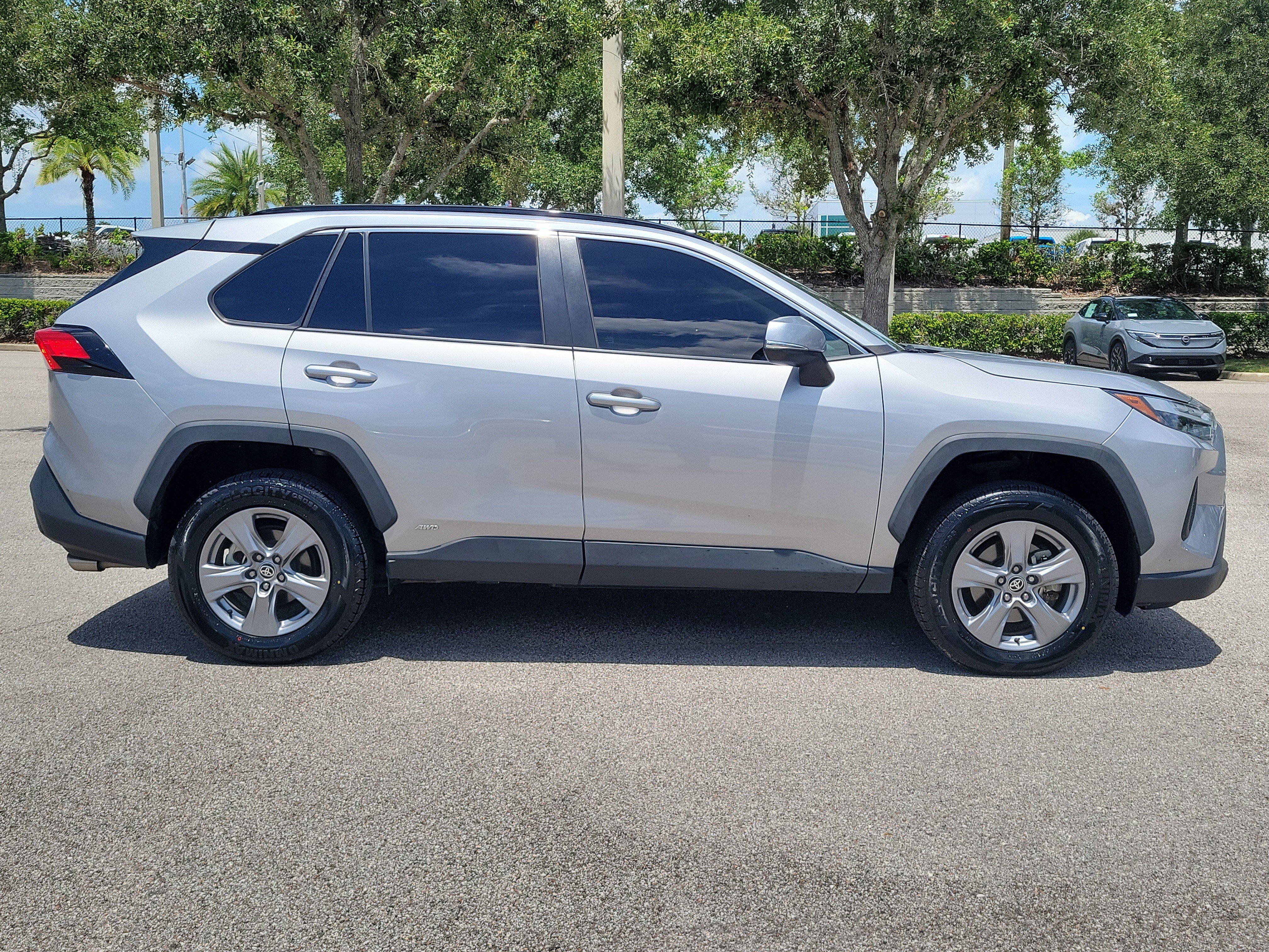 Used 2022 Toyota RAV4 XLE w/ Convenience Package AWD/4WD image 4