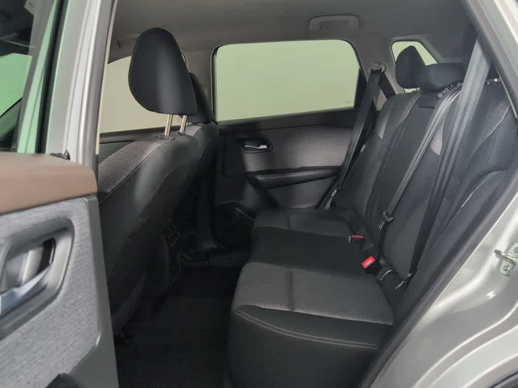 Used 2023 Nissan Rogue SV FWD image 15