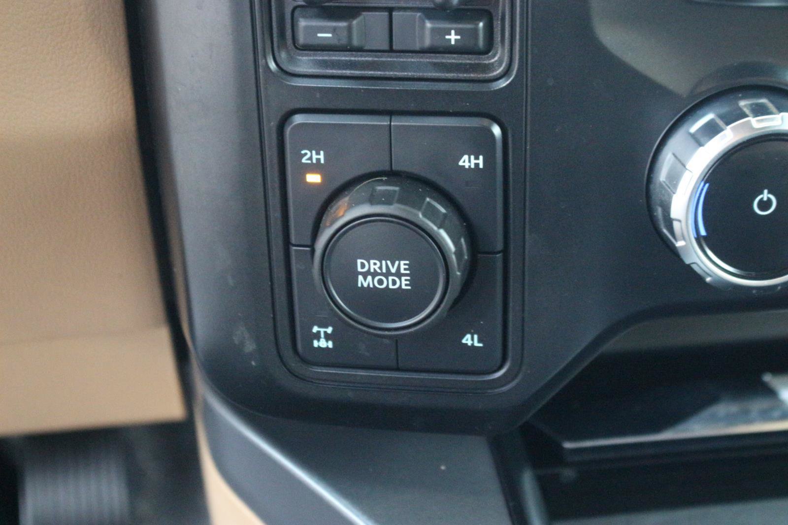 Used 2023 Ford F250 Lariat w/ Sport Appearance Package AWD/4WD image 26