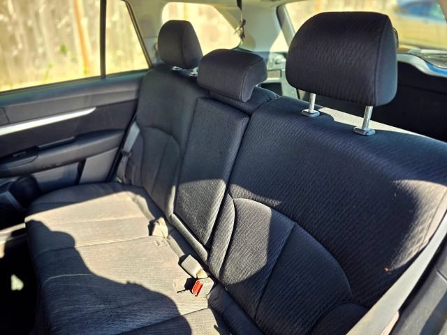 Used 2010 Subaru Outback 2.5i AWD/4WD image 38