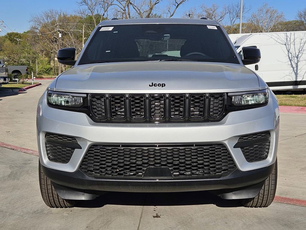 New 2025 Jeep Grand Cherokee Altitude image 5