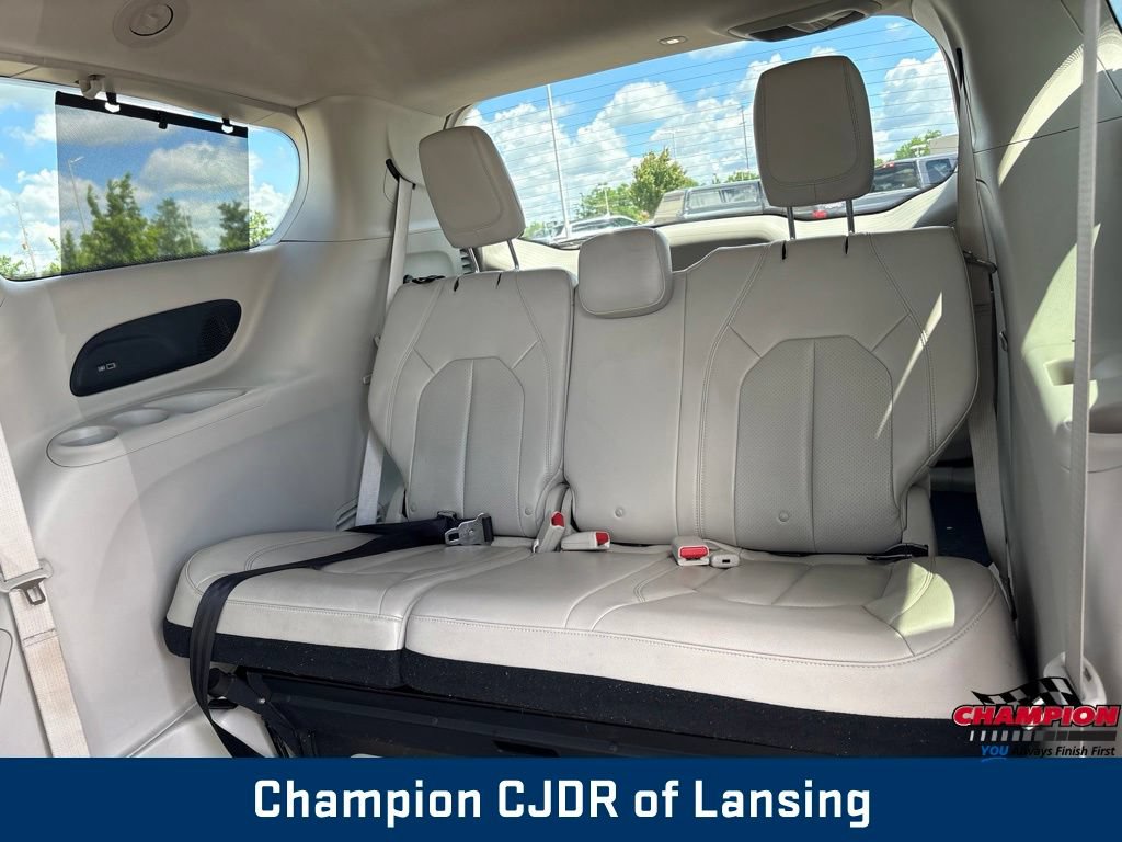 Used 2017 Chrysler Pacifica Touring-L Plus FWD image 17