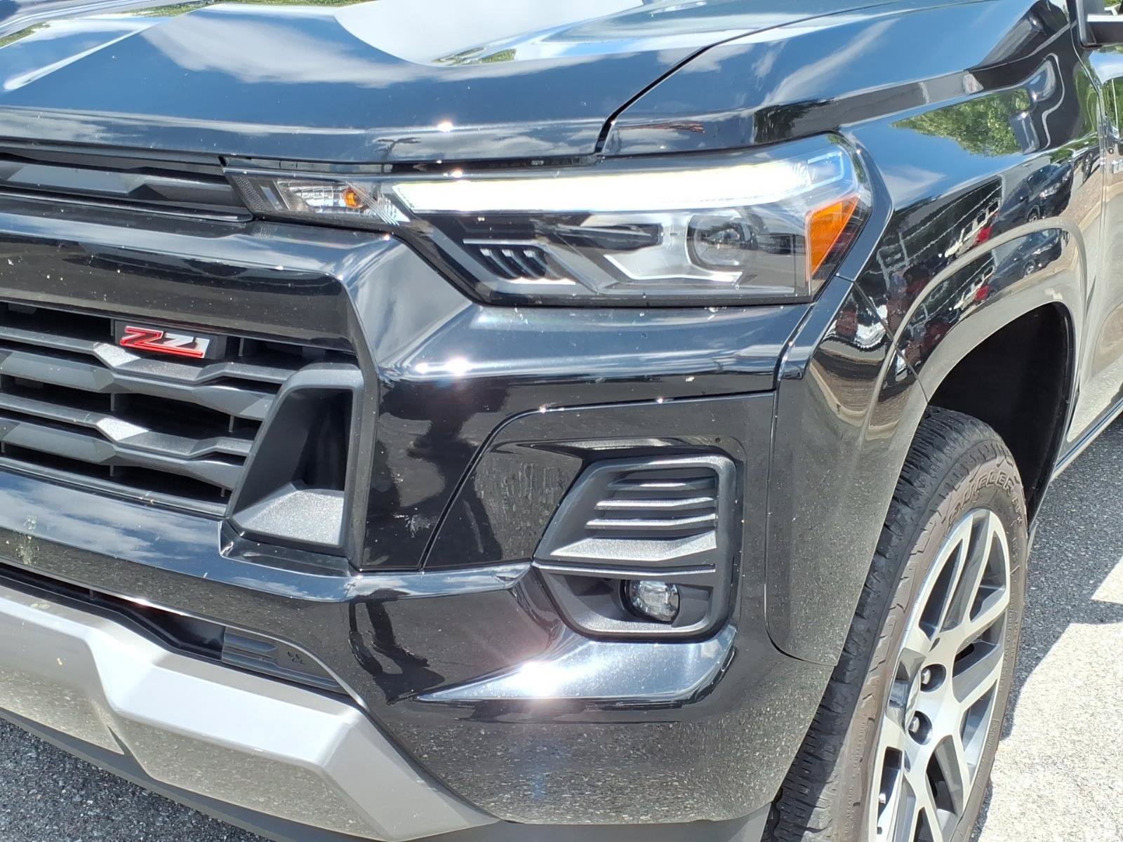 Used 2023 Chevrolet Colorado Z71 w/ Z71 Convenience Package 2 AWD/4WD image 17