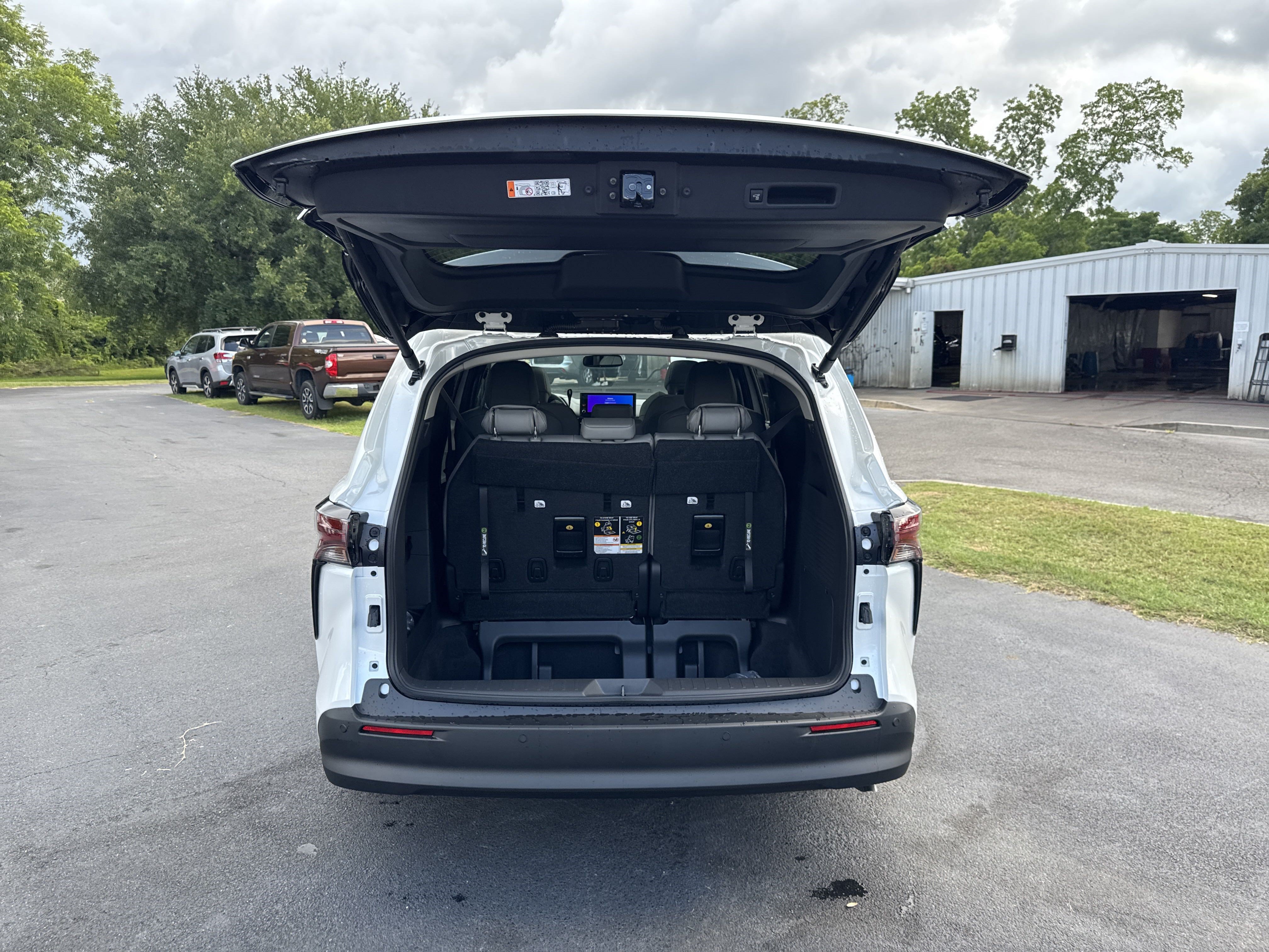 New 2025 Toyota Sienna XLE FWD image 38