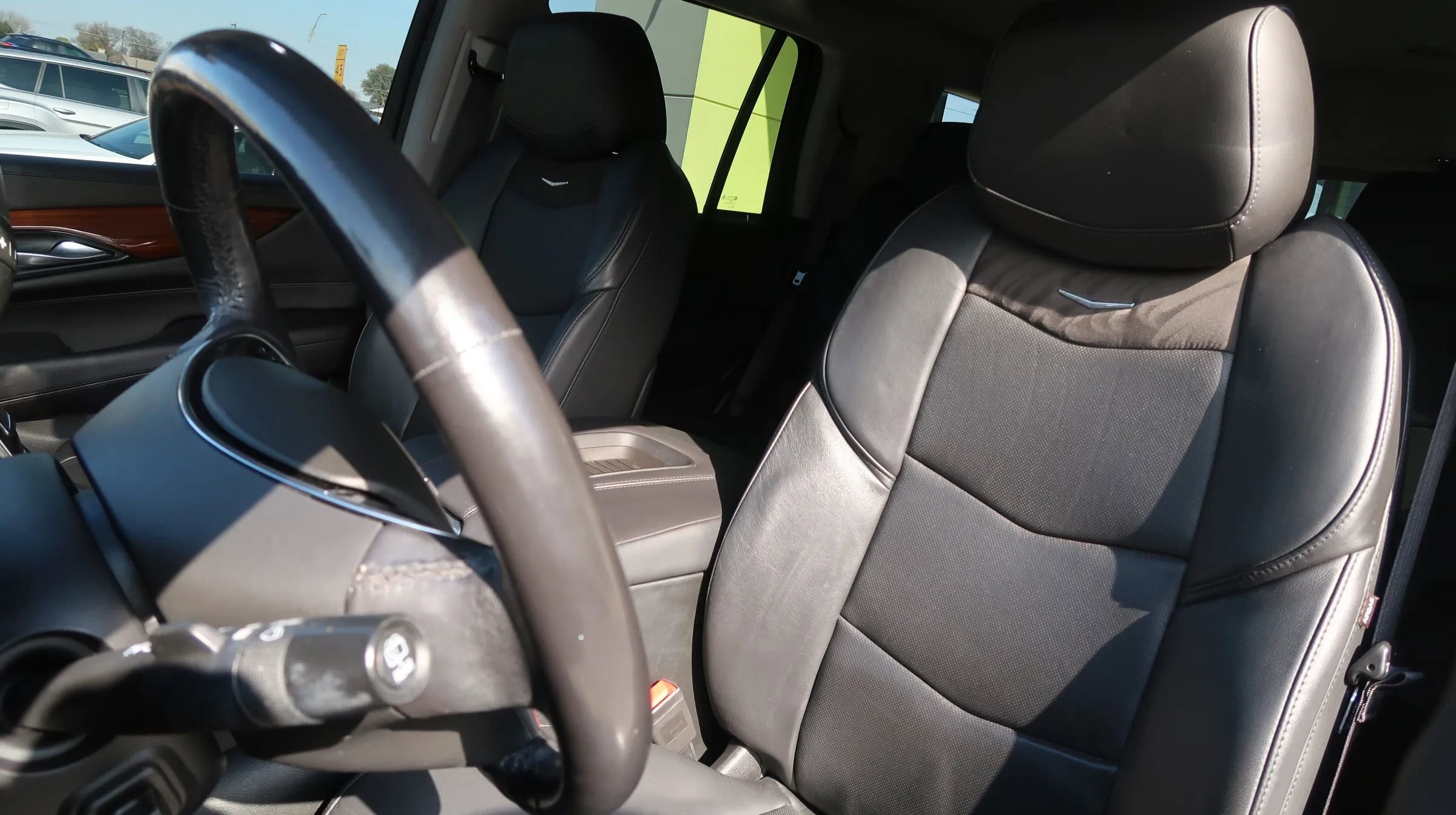 Used 2018 Cadillac Escalade Premium Luxury AWD/4WD image 18