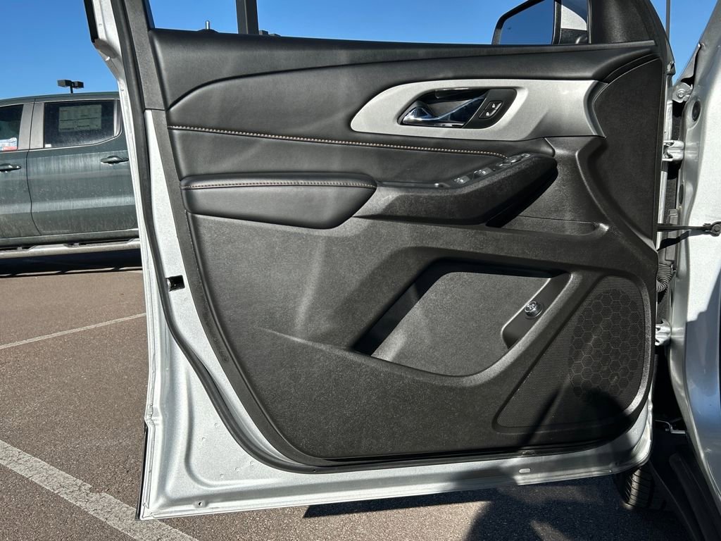 Used 2021 Chevrolet Traverse LT image 28