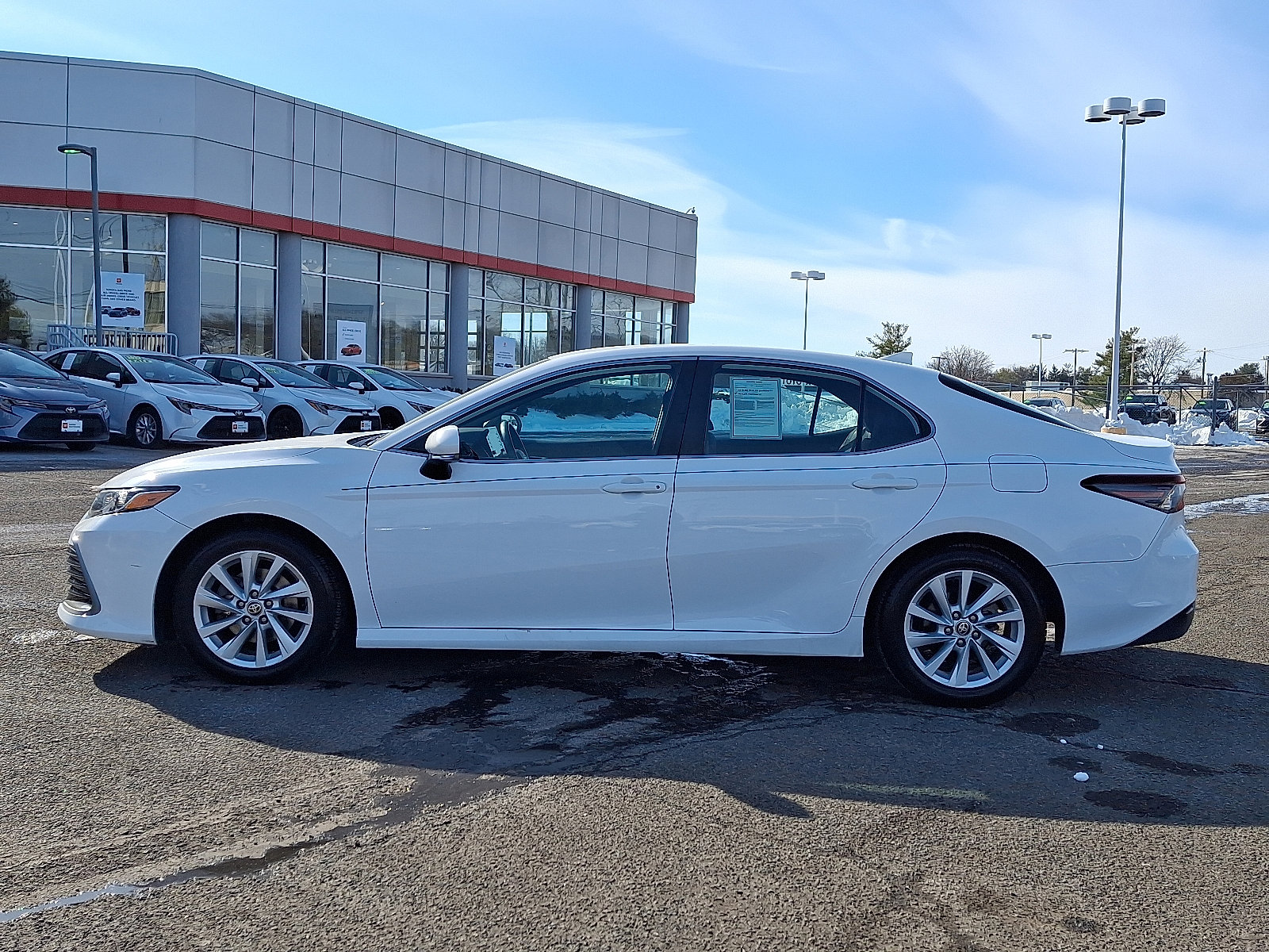 Certified 2022 Toyota Camry LE w/ Convenience Package image 4