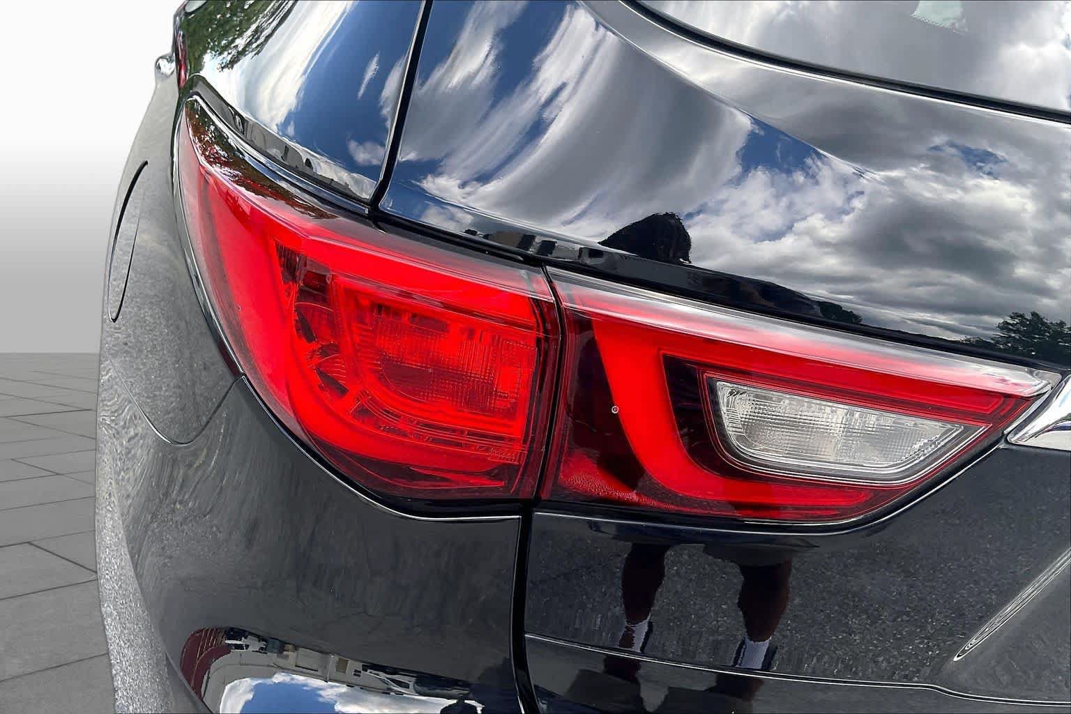 Used 2018 INFINITI QX60 Luxe w/ Deluxe Technology Package AWD/4WD image 29