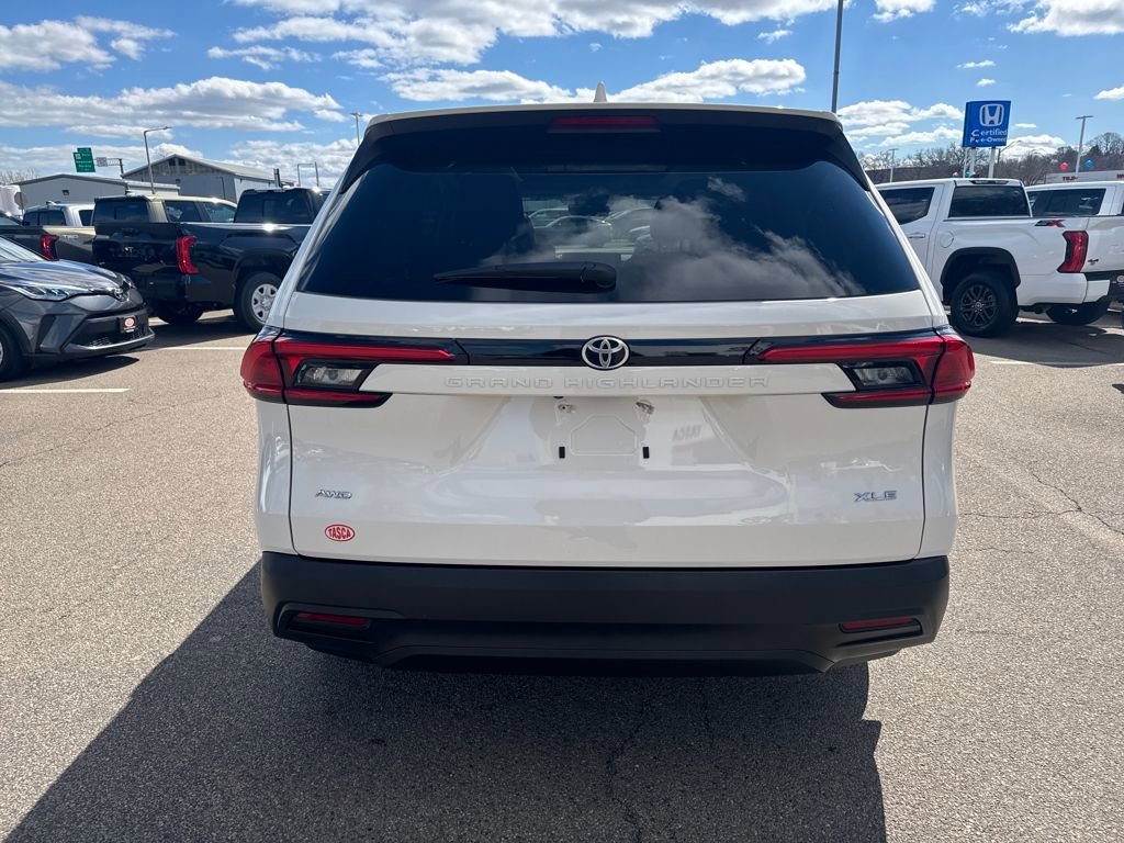 Used 2024 Toyota Grand Highlander XLE image 6