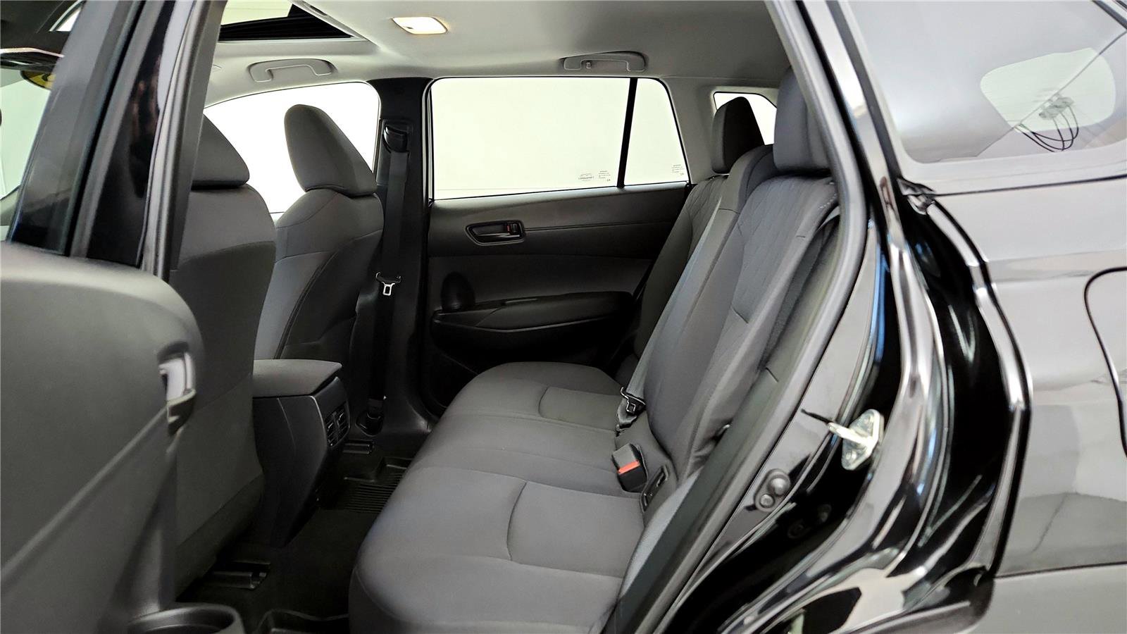 Used 2023 Toyota Corolla Cross LE w/ Moonroof Package image 21