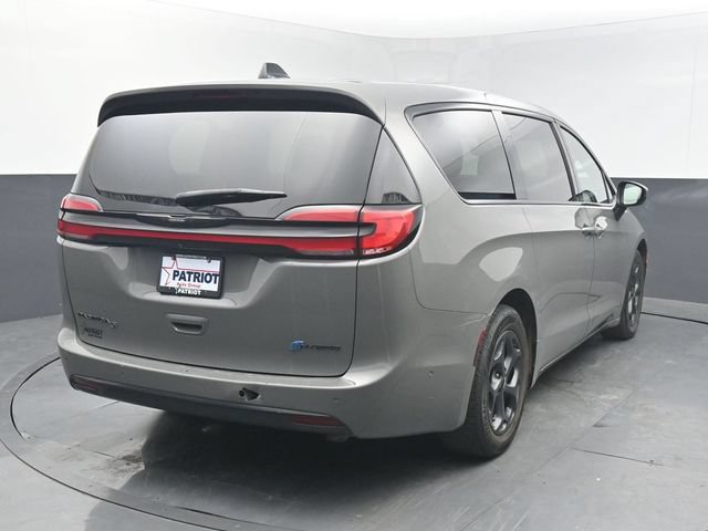 Used 2023 Chrysler Pacifica Touring-L w/ S Appearance Package FWD image 6