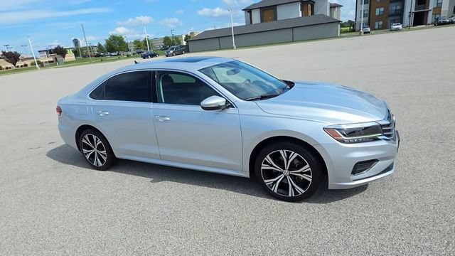 Used 2021 Volkswagen Passat 2.0T SE FWD image 3