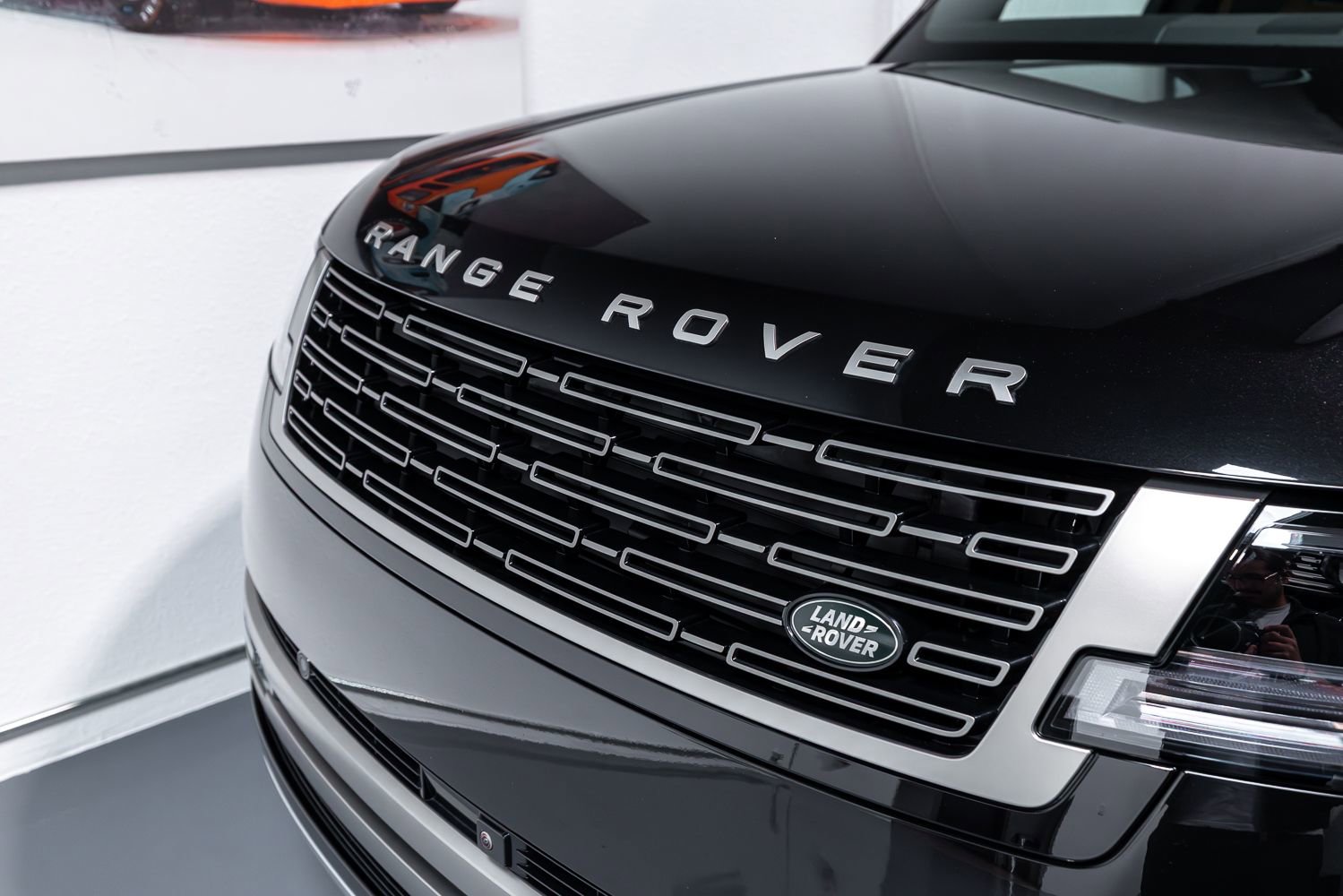 Used 2024 Land Rover Range Rover Long Wheelbase SE image 4