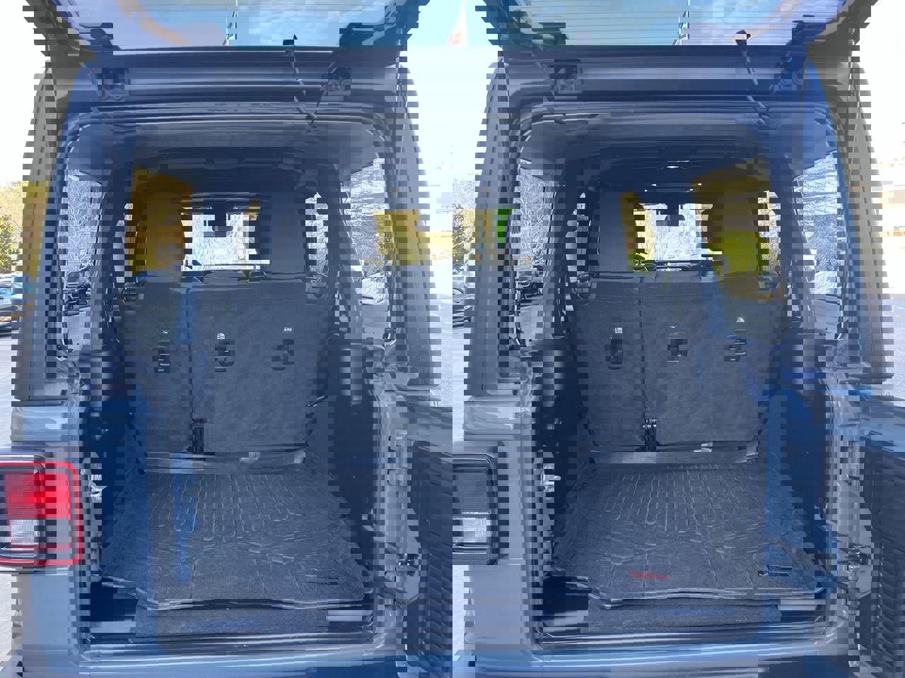 Used 2025 Jeep Wrangler Sport S image 31