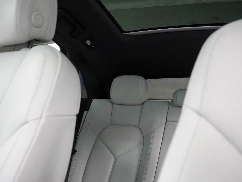 Used 2025 Porsche Macan image 36