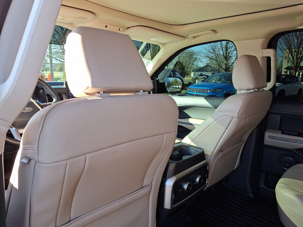 Used 2022 Ford Expedition XLT image 21